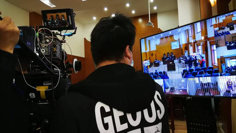 AI生成VS人工创意——喀喇沁左翼广告片拍摄公司的技术浪漫主义实践